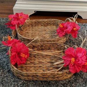 2 woven basket